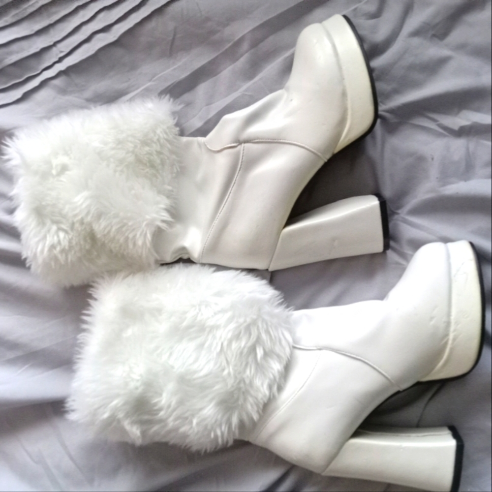 White fur boots size 36